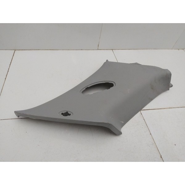 Acabamento Coluna Traseira Esquerda Sportage 2008 Detalhe