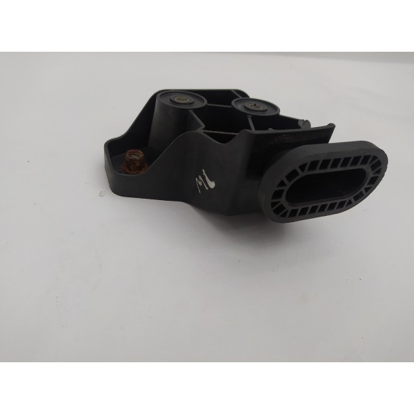 Suporte Guia Direito Parachoque Traseiro Ml 63 Amg 2010