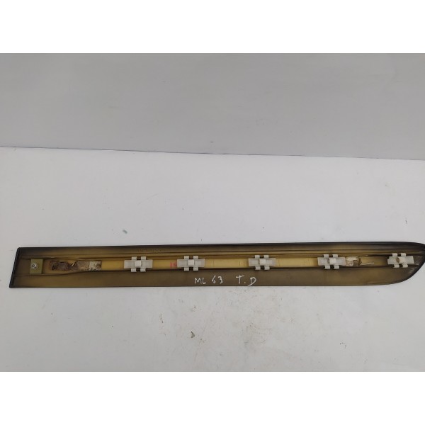 Friso Aplique Porta Traseira Esquerda Ml 63 Amg 2010