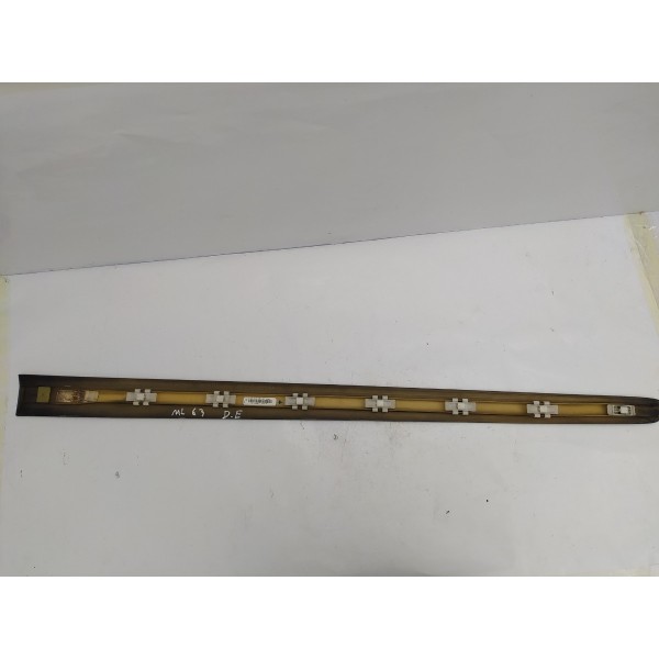 Friso Aplique Porta Dianteira Esquerda Ml 63 Amg 2010