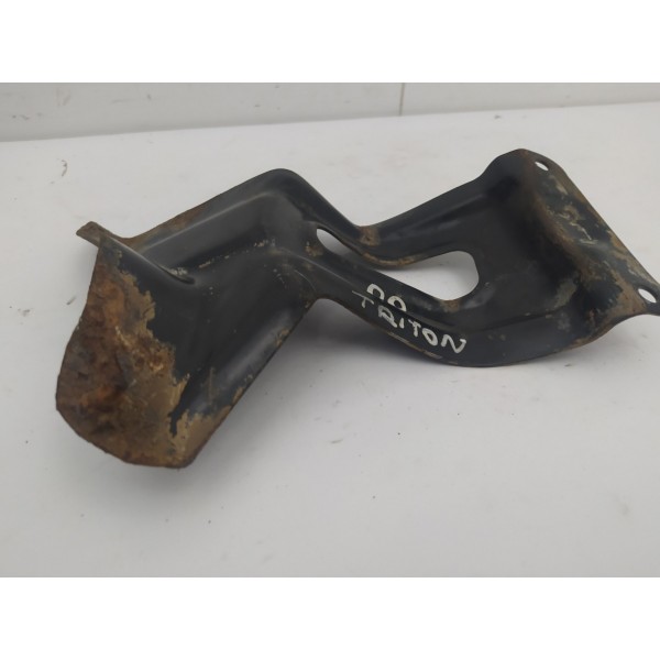 Suporte Guia Parachoque Dianteiro Direito L200 Triton 2012