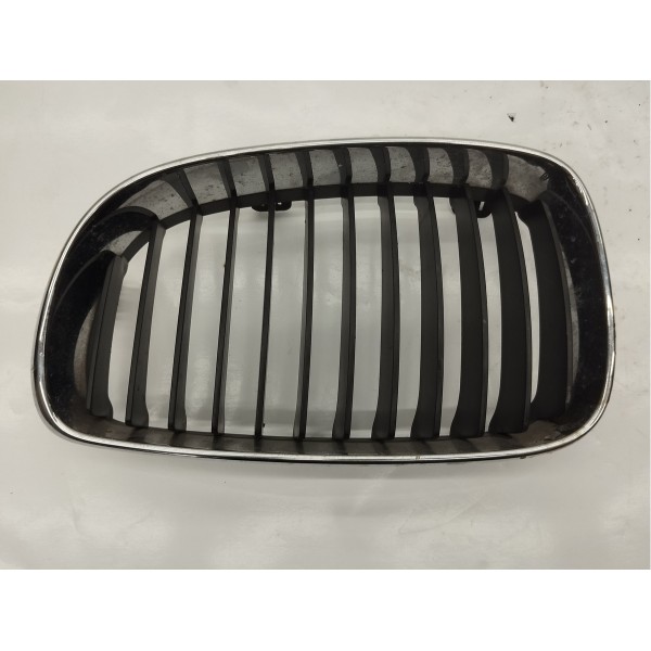 Grade Dianteira Direita Parachoque Bmw 320i 2008