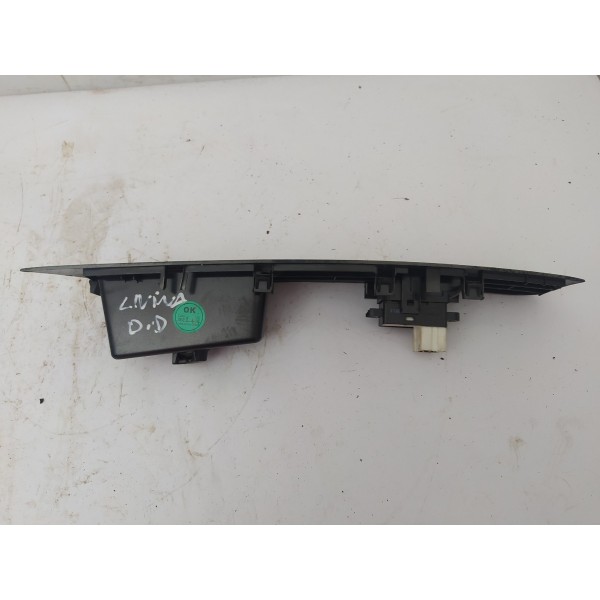 Botão Comando Vidro Dianteiro Direito Nissan Livina 2011