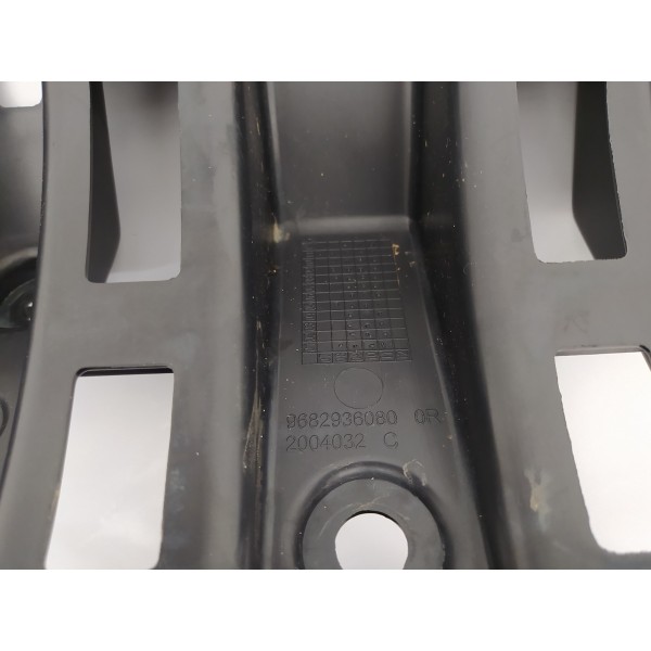 Guia Central Parachoque Traseiro Peugeot 3008 2011 2012 2013