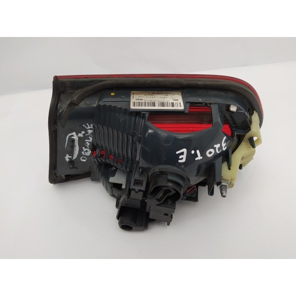 Lanterna Tampa Traseira Esquerda Bmw 320i 2013 2014 Detalhe