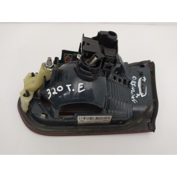 Lanterna Tampa Traseira Esquerda Bmw 320i 2013 2014 Detalhe
