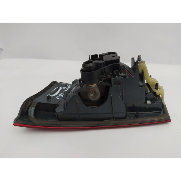 Lanterna Tampa Traseira Esquerda Bmw 320i 2013 2014 Detalhe