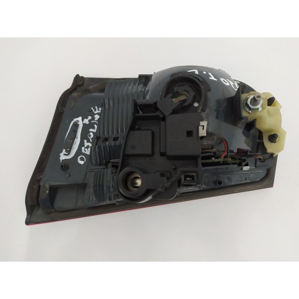 Lanterna Tampa Traseira Esquerda Bmw 320i 2013 2014 Detalhe