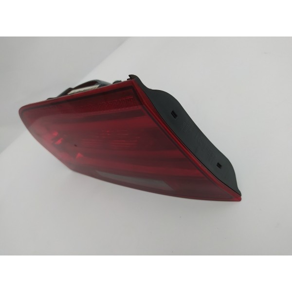 Lanterna Tampa Traseira Esquerda Bmw 320i 2013 2014 Detalhe