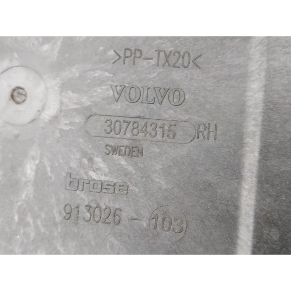 Suporte Fechadura Dianteira Direita Volvo S60 2016 2017