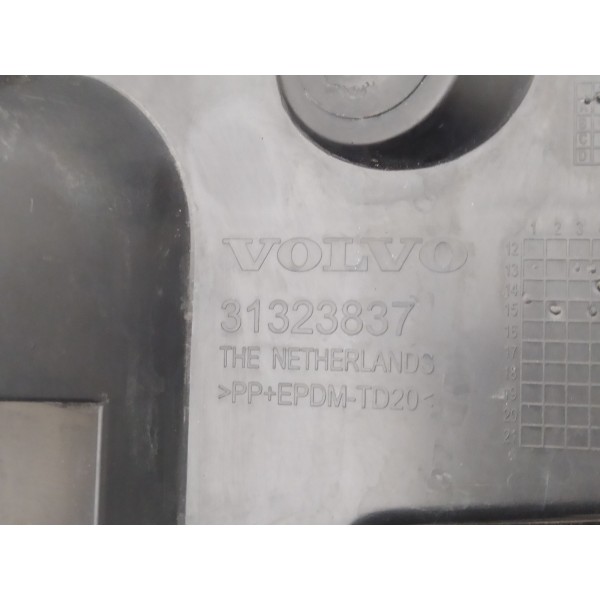 Guia Parachoque Traseiro Esquerdo Volvo S60 2016 31323837