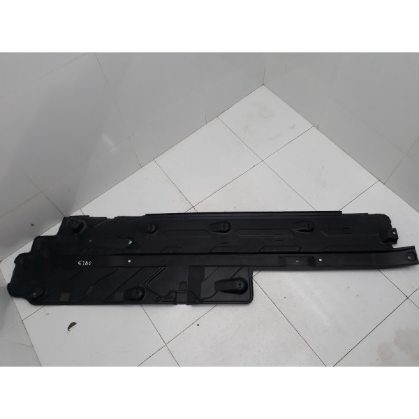 Protetor Assoalho Esquerdo Mercedes C180 2016 Detalhe