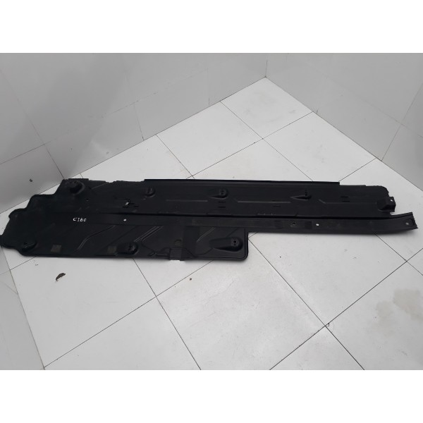 Protetor Assoalho Esquerdo Mercedes C180 2016 Detalhe