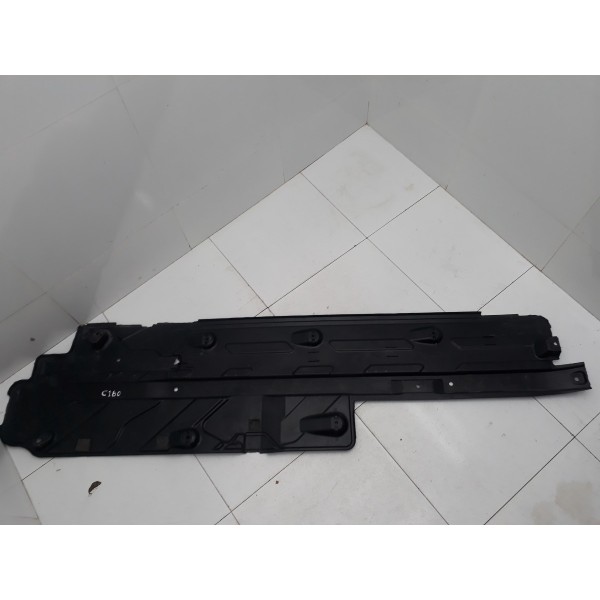Protetor Assoalho Esquerdo Mercedes C180 2016 Detalhe