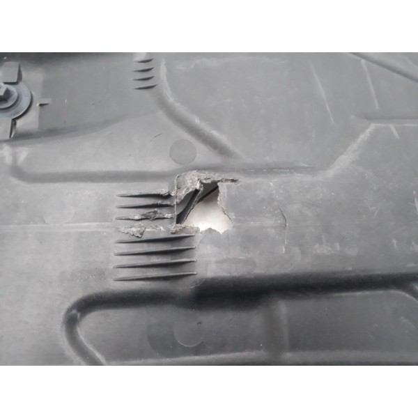 Protetor Assoalho Esquerdo Mercedes C180 2016 Detalhe