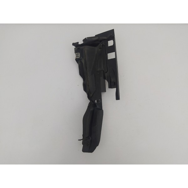 Suporte Guia Churrasqueira Direito Ford Focus 2016