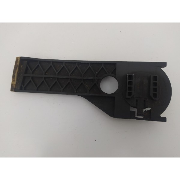 Suporte Inferior Direito Radiador Mercedes Gla 2015