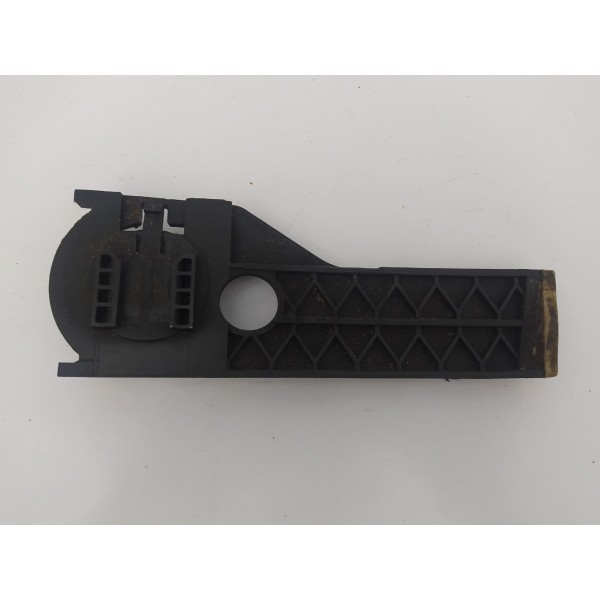 Suporte Inferior Direito Radiador Mercedes Gla 2015