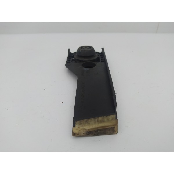 Suporte Inferior Direito Radiador Mercedes Gla 2015